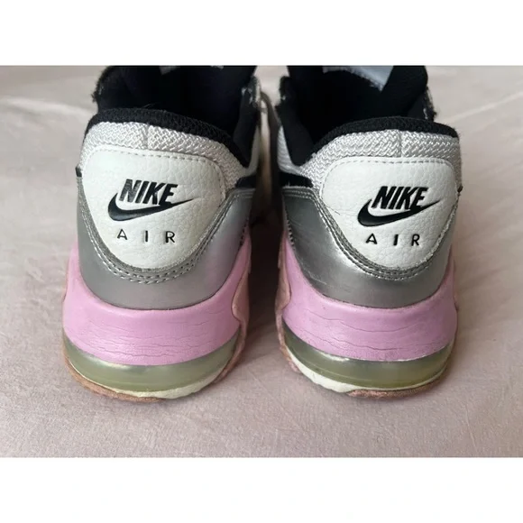 Nike Women’s Air Max Excee Sneaker - Picture 6 of 7